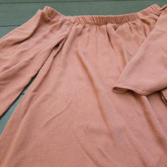 Olivaceous Off the Shoulder Blouse-Small - Picture 3 of 10